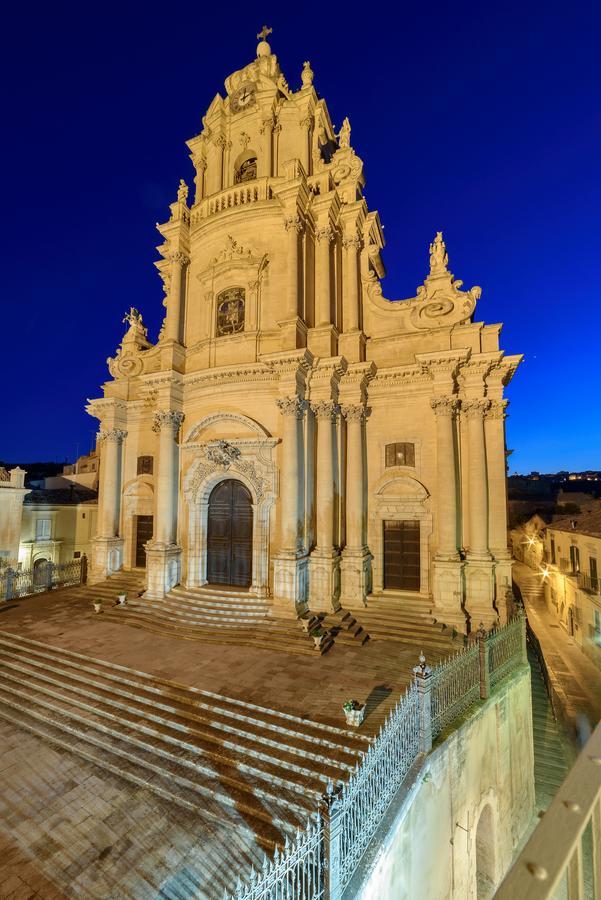 Appartamenti Vista Duomo - Ibla - Pomelia Ragusa Bagian luar foto